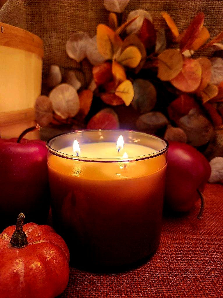 Apple Spice Scented Candle - A harvest fresh fall scent of apples.